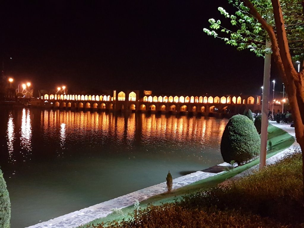 iran travel isfahan middle east pol-e-khaju bridge