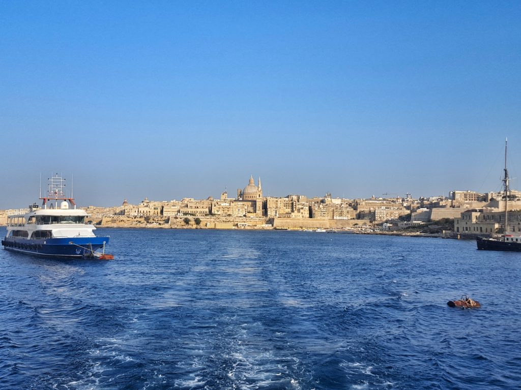 malta travel valletta skyline
