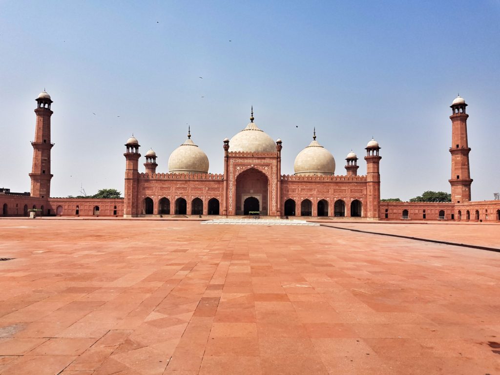 pakistan travel lahore badshahi mosque