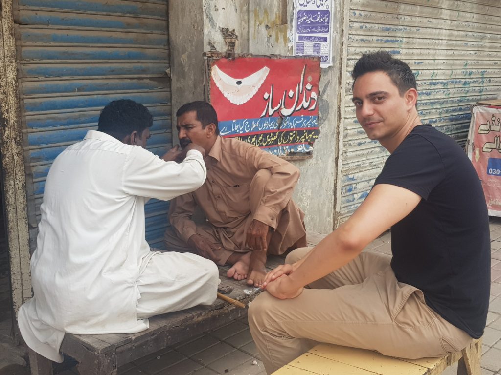 lahore pakistan street dentist