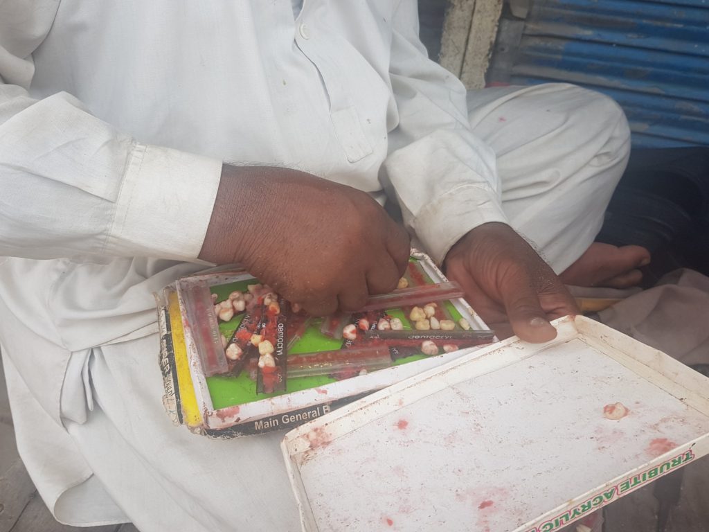 pakistan lahore street dentist teeth