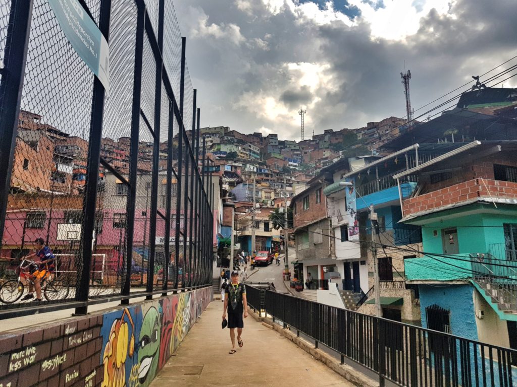 colombia medellin comuna 13 graffiti tour