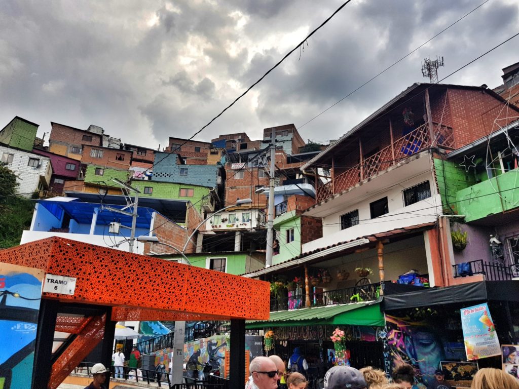 medellin graffiti tour comuna 13