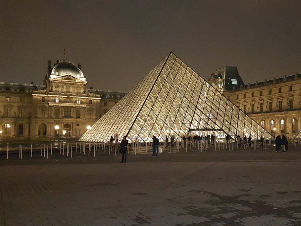 paris louve at night