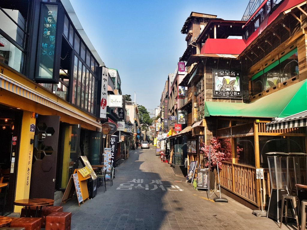 seoul itaewon party street