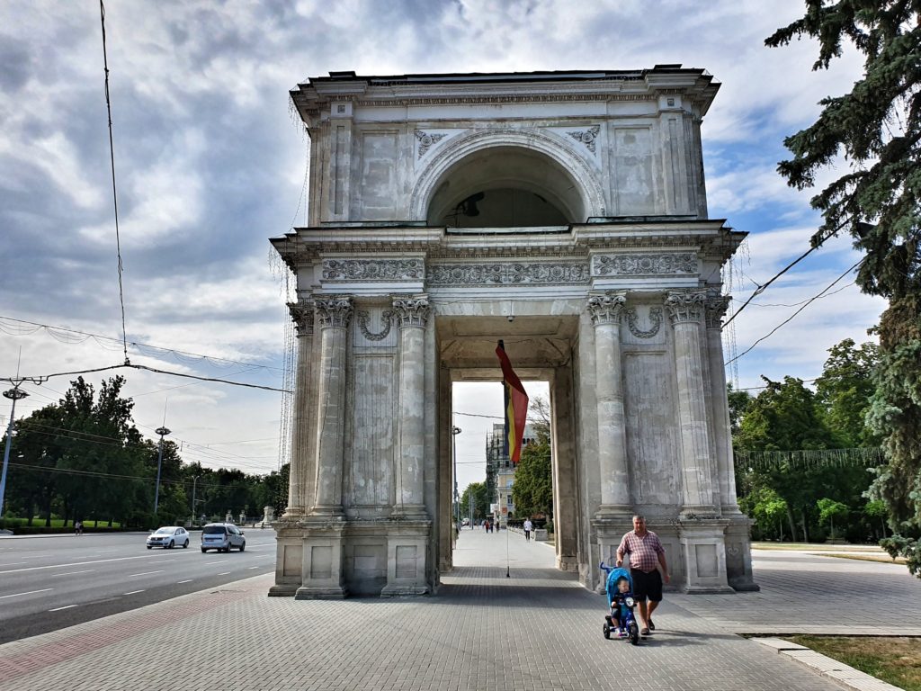 moldova chisinau triumphal arch