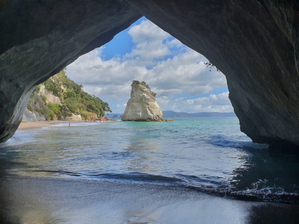 cathedral cove coromandel peninsula new zealand