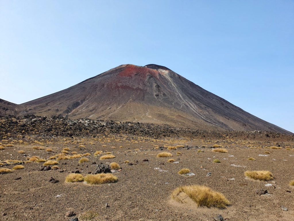 Mount Ngauruhoe tongariro alpine crossing