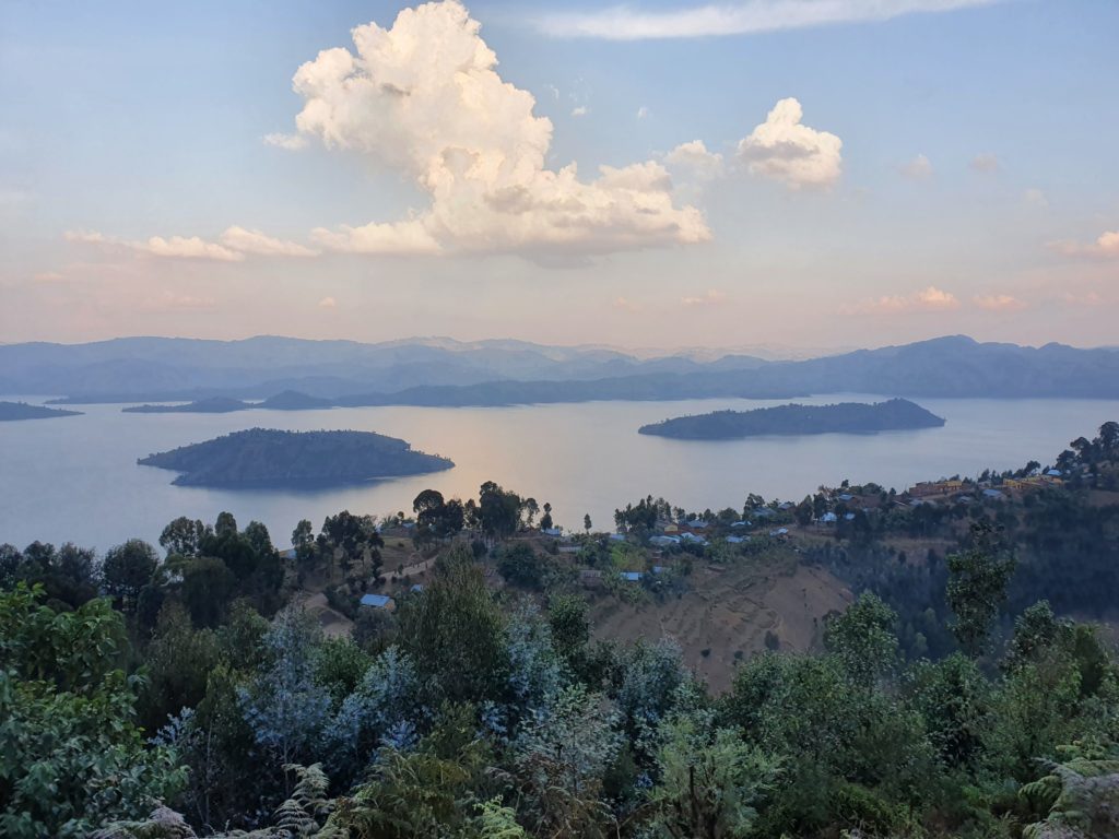 virunga lodge rwanda twin lakes
