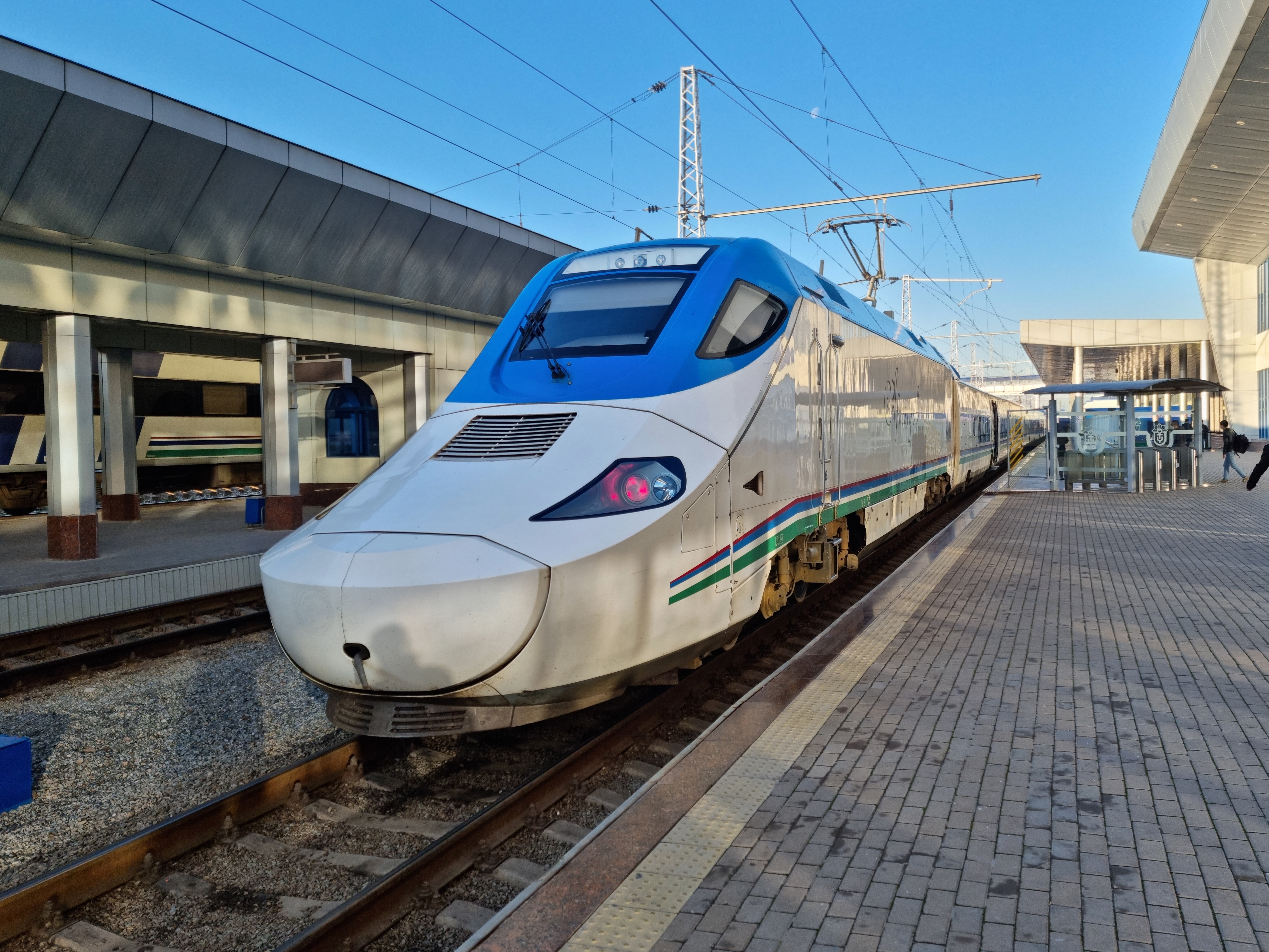 uzbekistan talgo trains railway