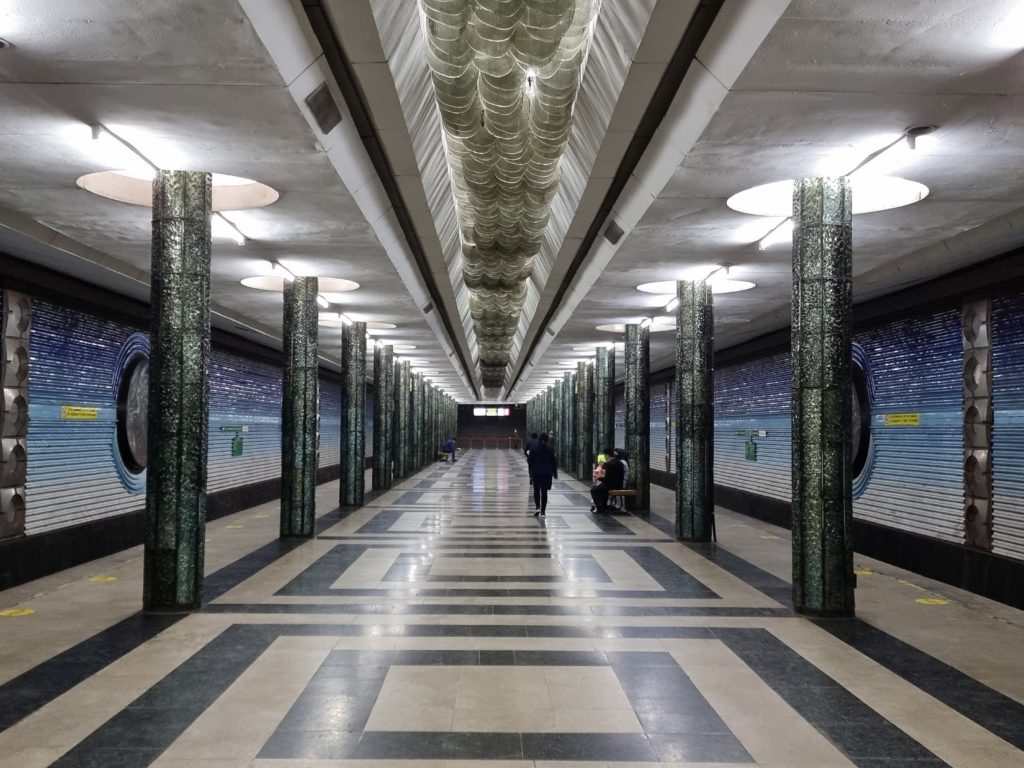 tashkent metro station Kosmonavtlar 