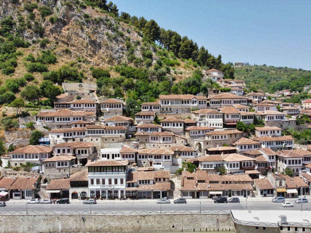 berat city 1001 windows