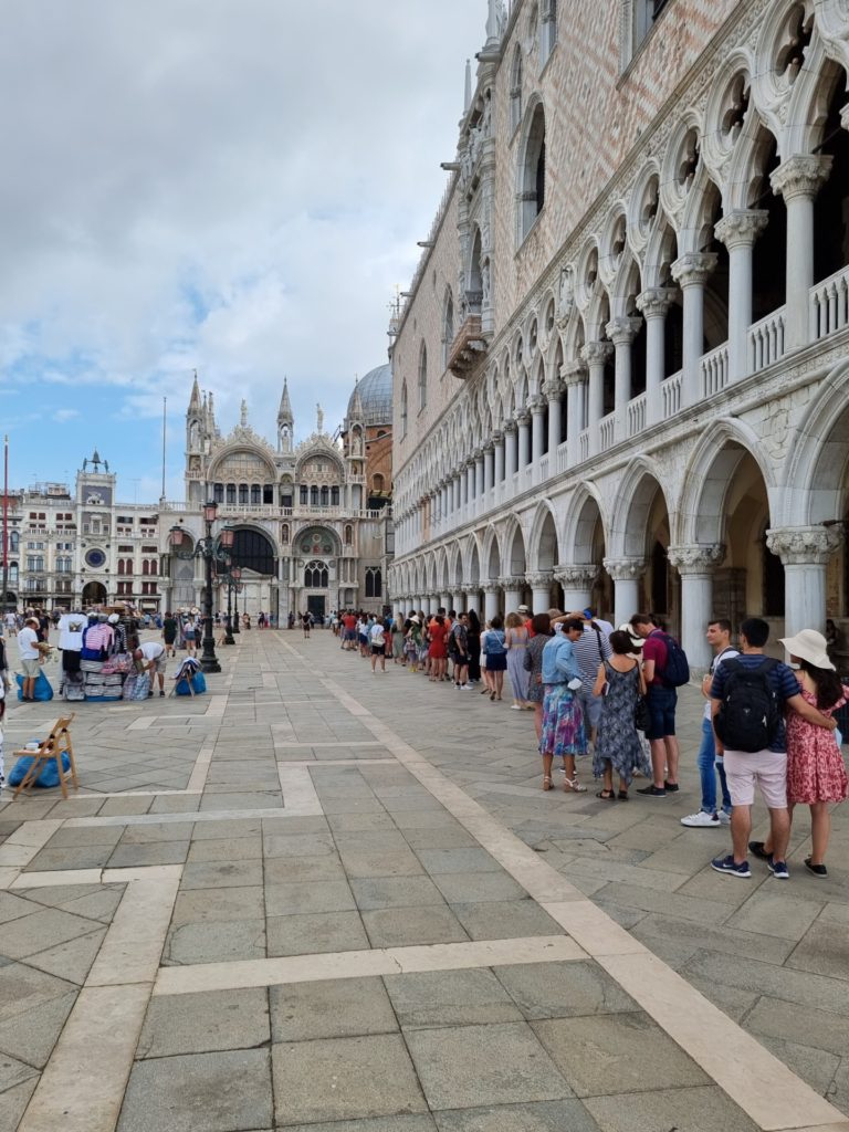 venice queue doge's palace