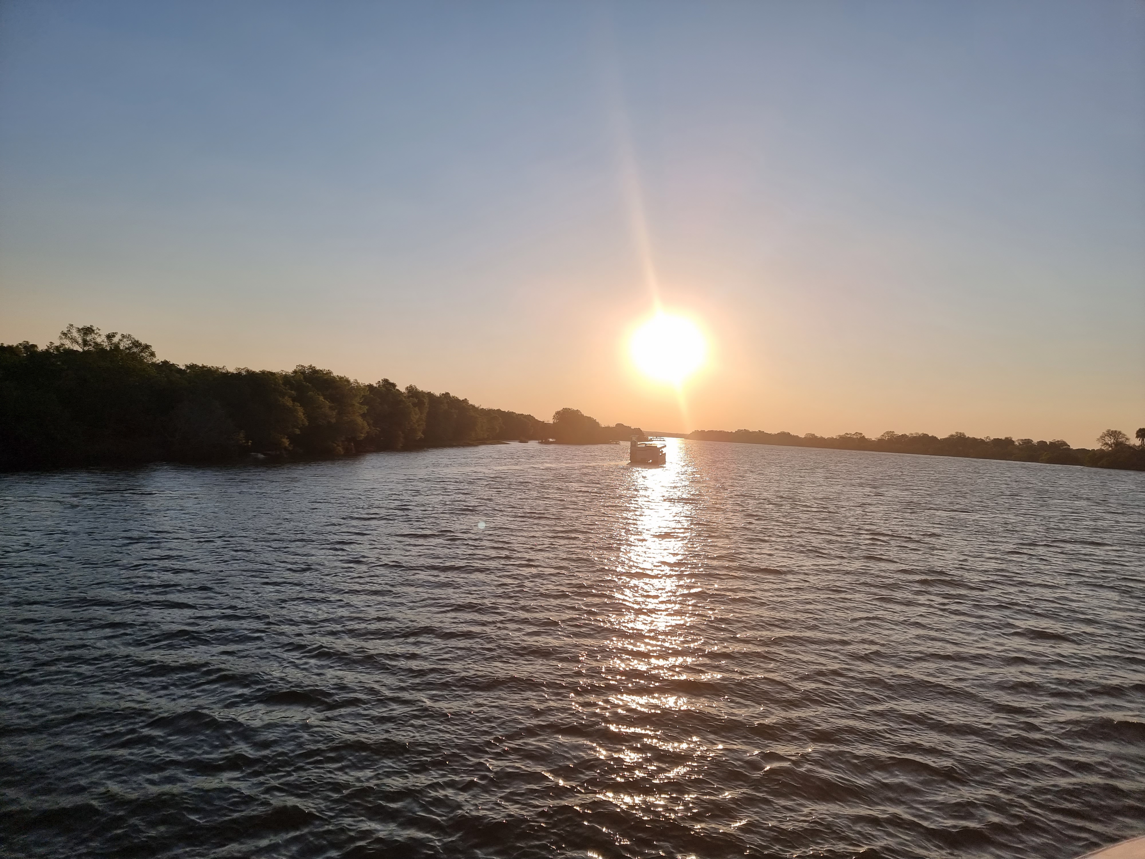 zimbabwe zambezi sunset cruise