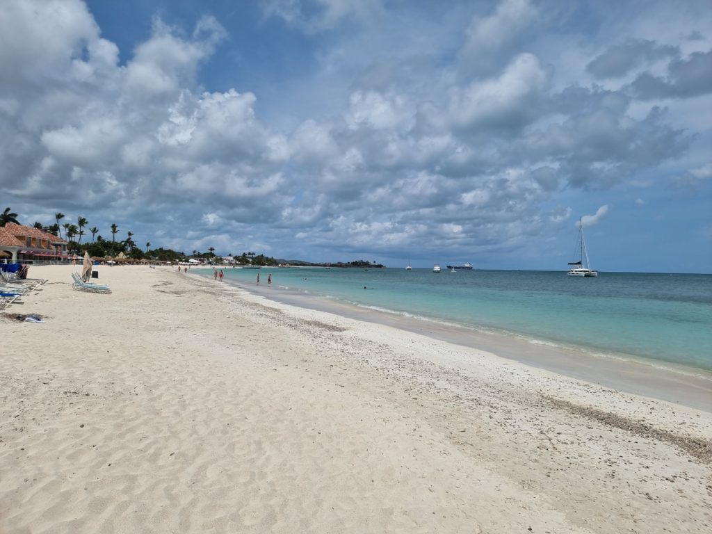 dickenson bay beach antigua