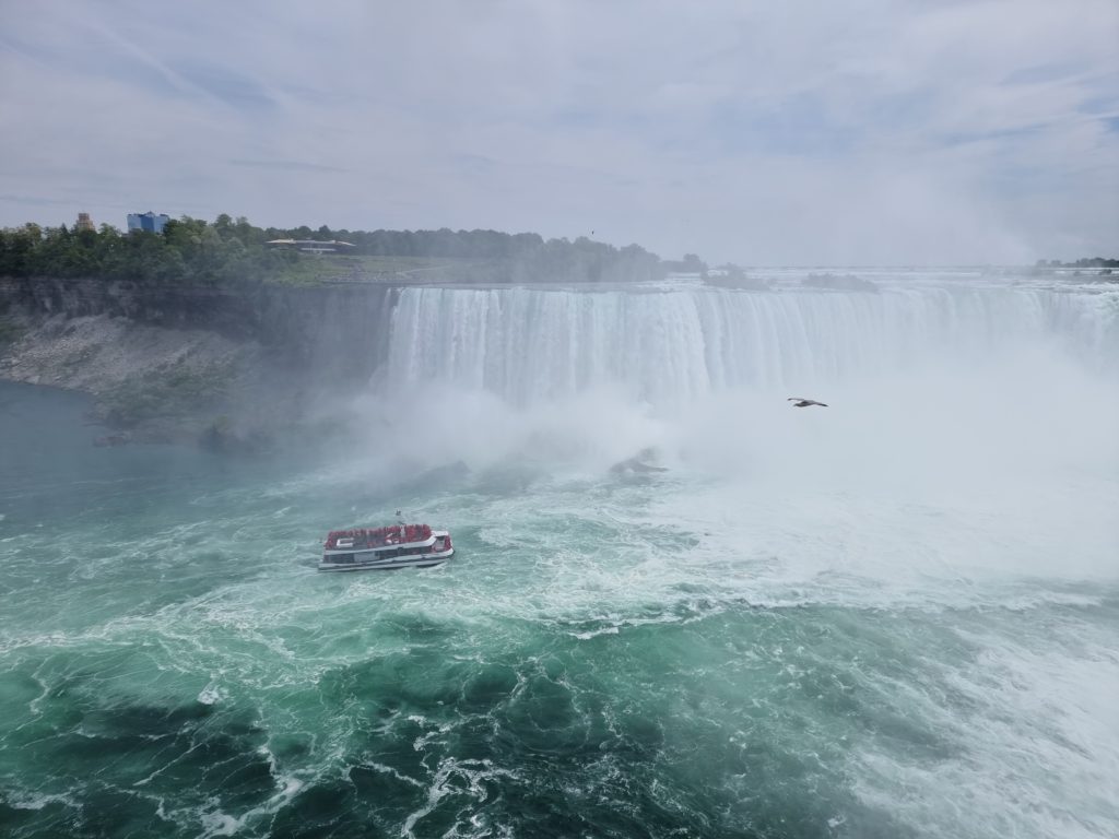 boat ride niagara falls canada