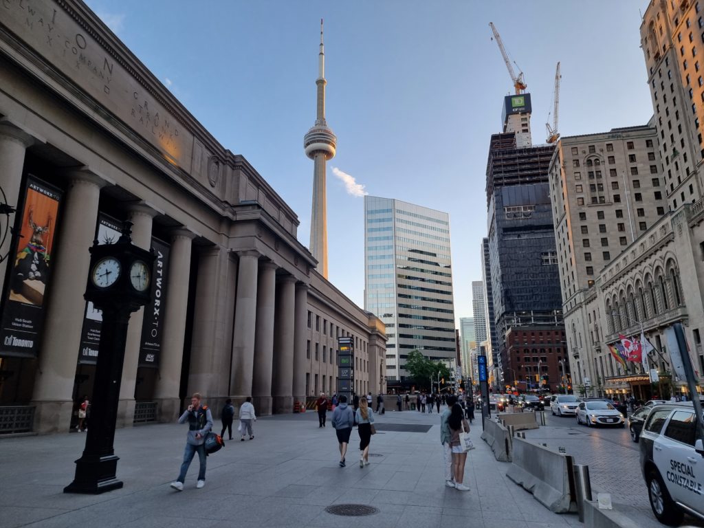 toronto cn tower union station