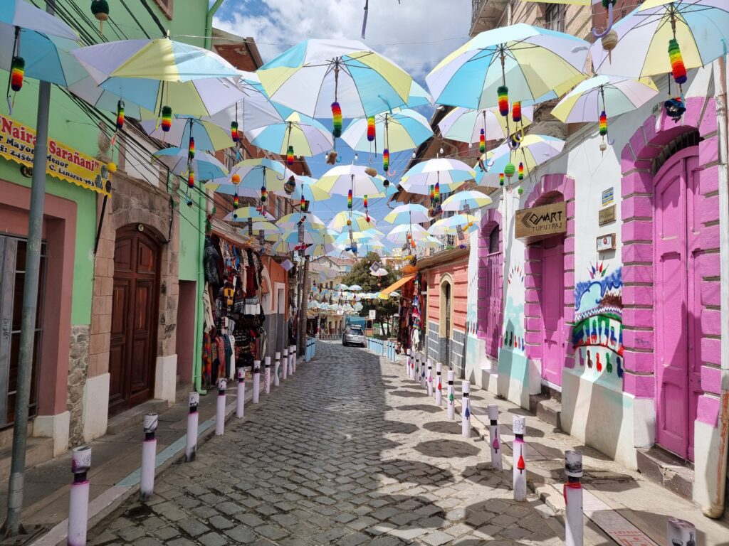 la paz umbrella street