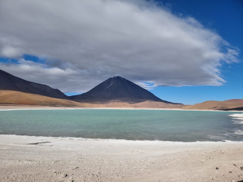 salar de uyuni laguna verde