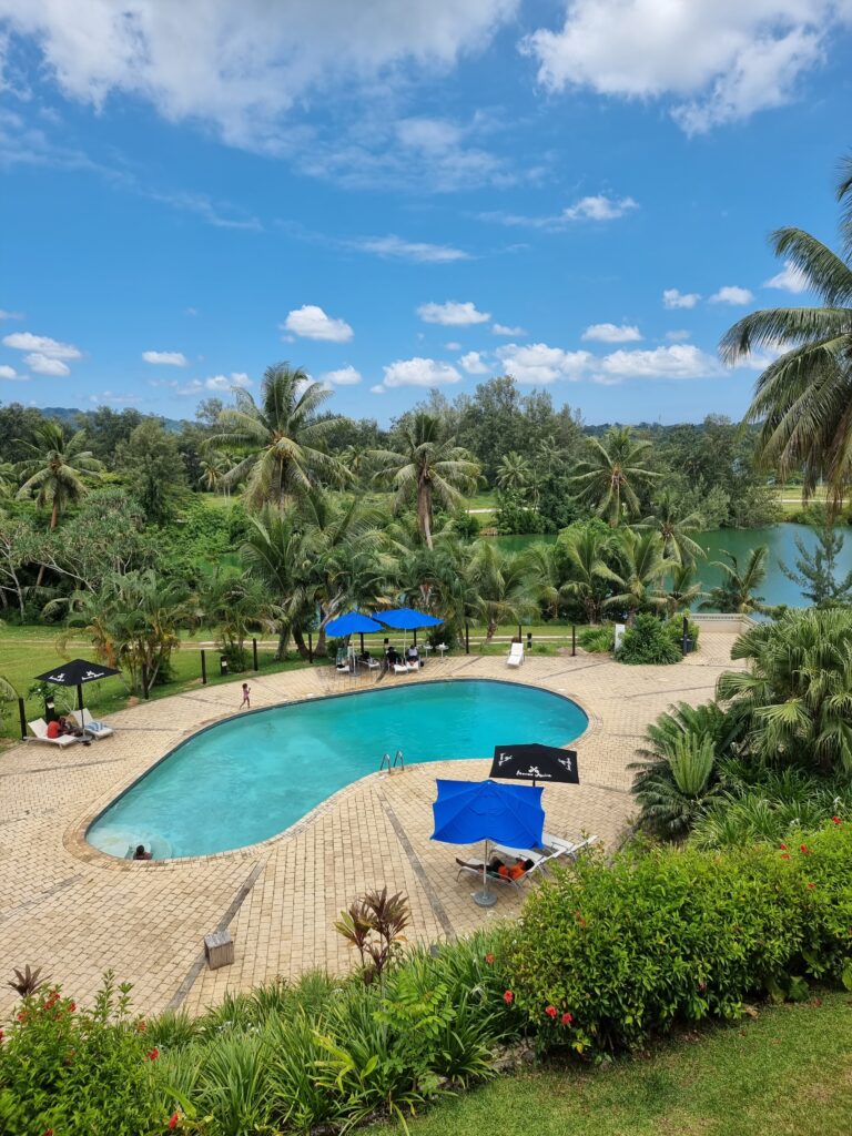 vanuatu holiday inn resort