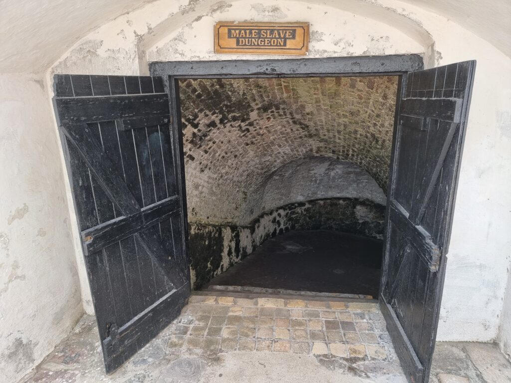 slave dungeons cape coast castle