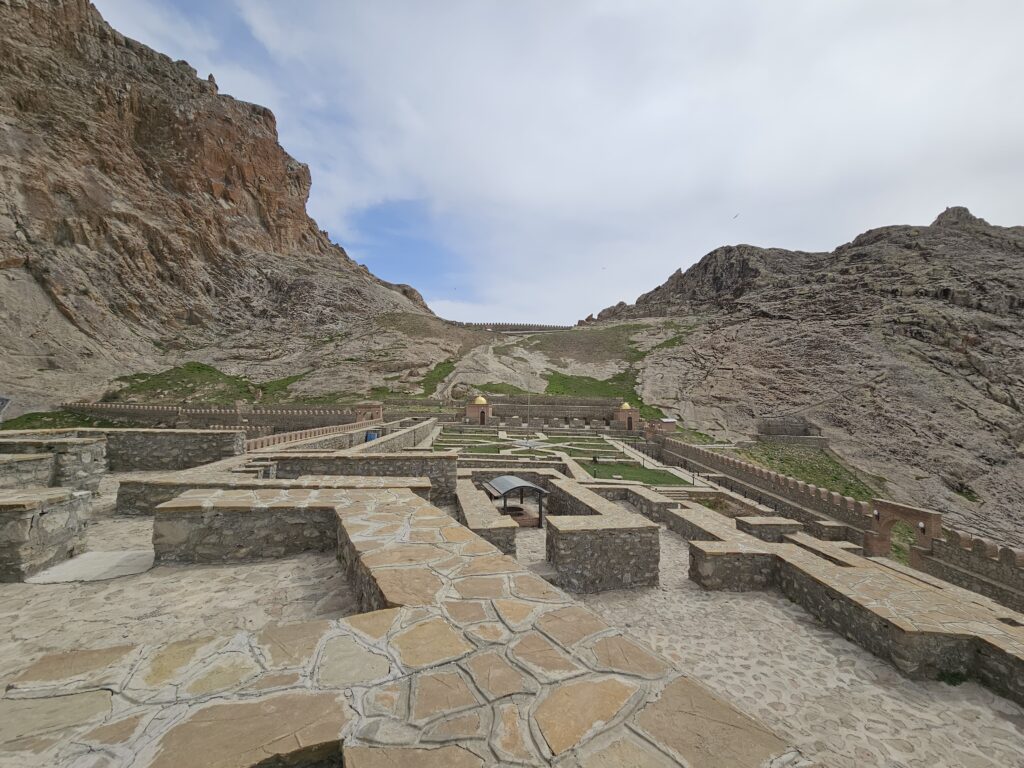 alinja castle nakhchivan