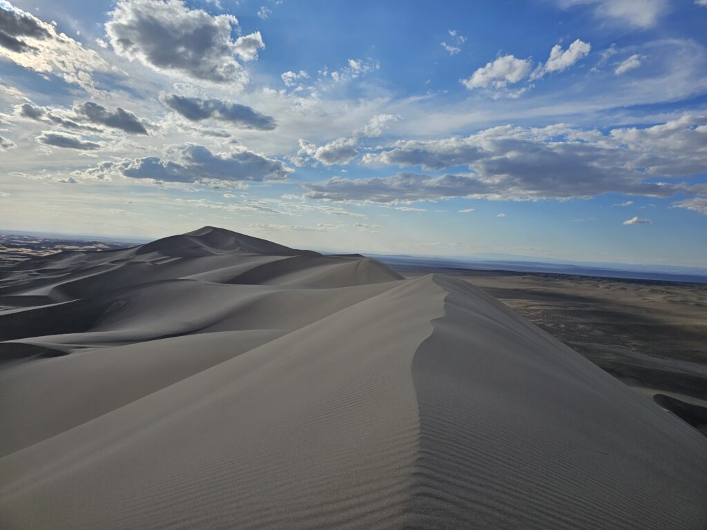 khongor sand dunes gobi