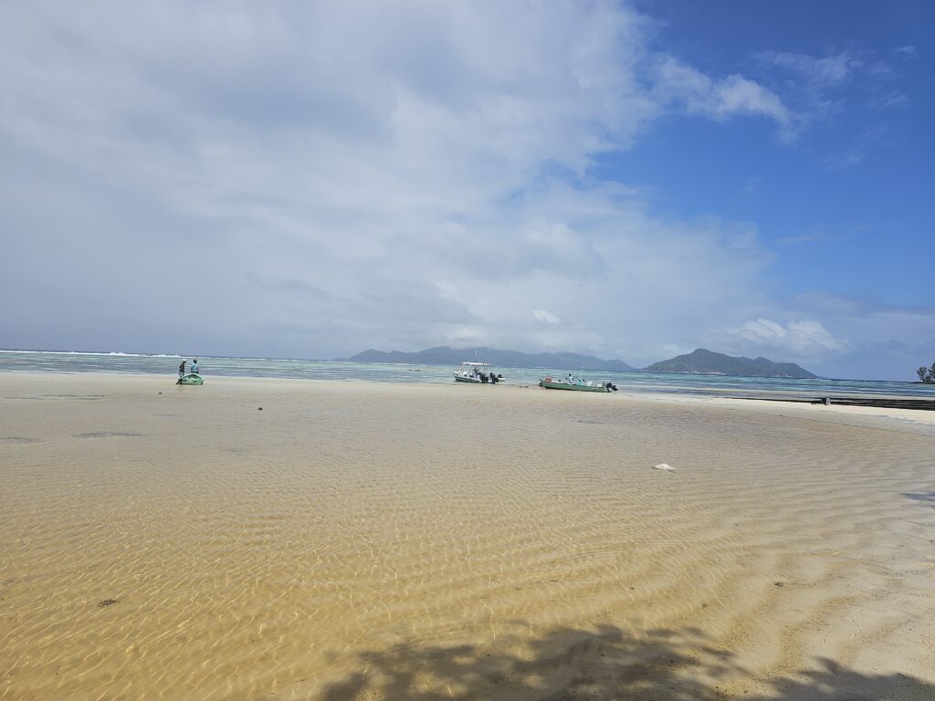 seychelles la digue anse source d'argent