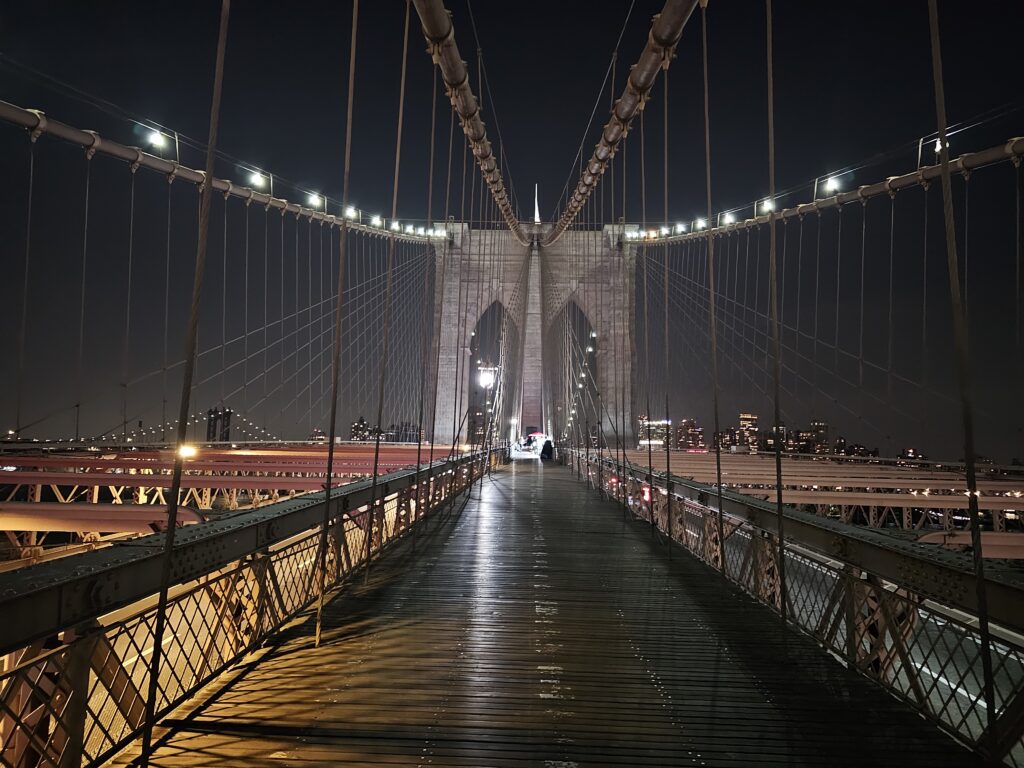 brooklyn bridge by night