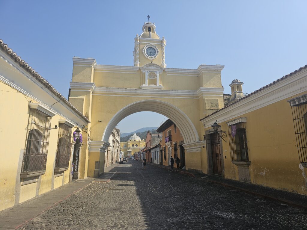 antigua arco de santa catalina guetamala