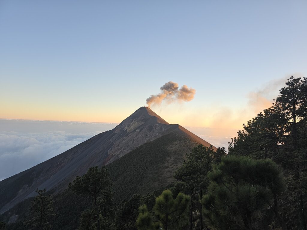 fuego volcan guatemala