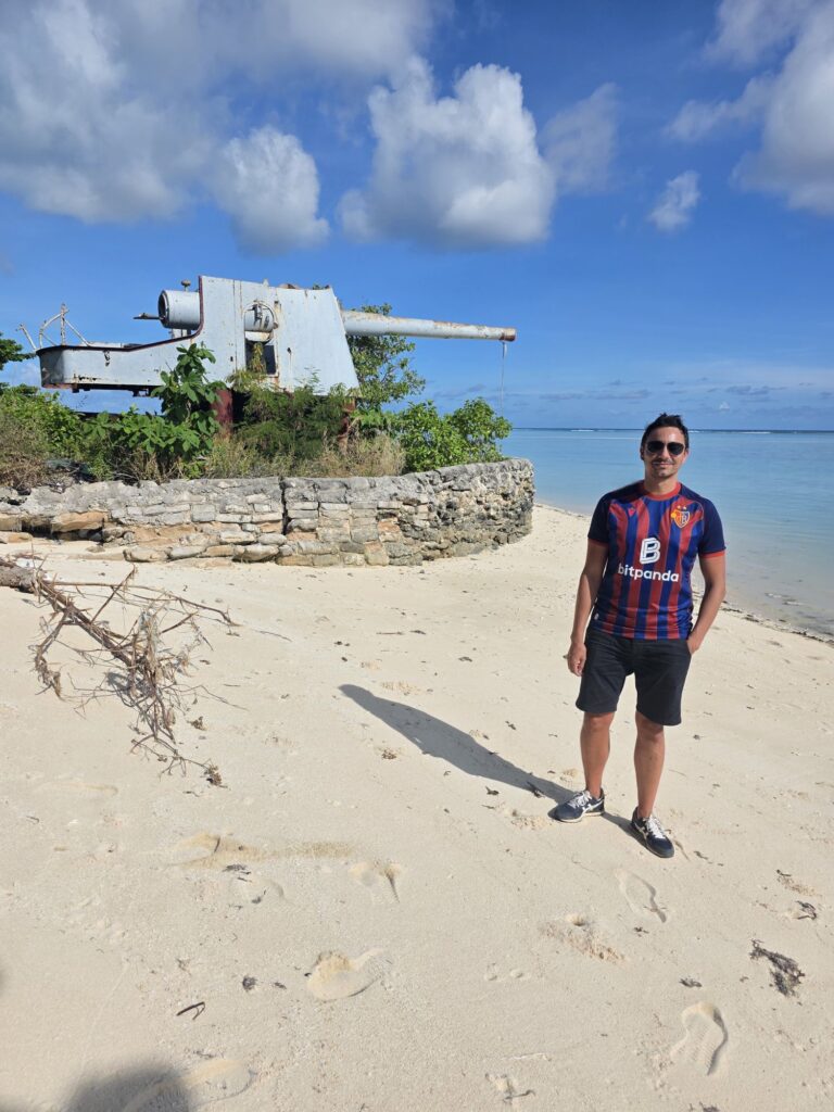 kiribati tarawa world war 2 relics