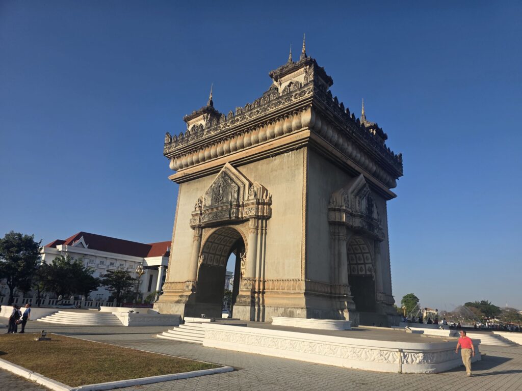 Patuxai vientiane